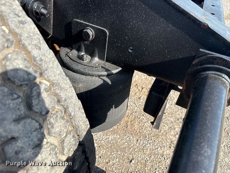 image for item EG5810 2003 International 9400i semi truck