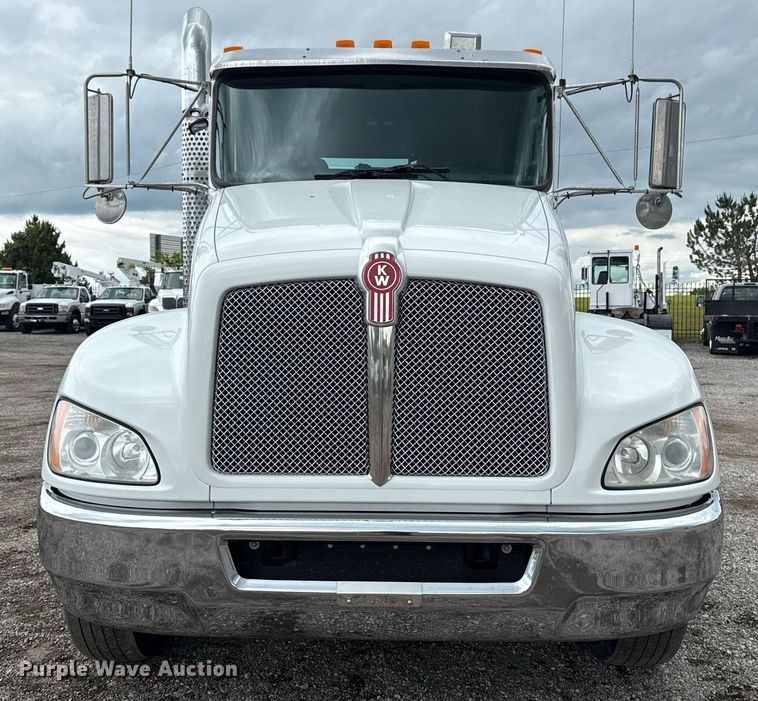 image for item EG5832 2010 Kenworth T370 truck cab and chassis