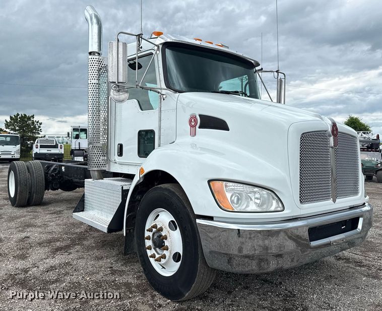 image for item EG5832 2010 Kenworth T370 truck cab and chassis