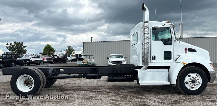 image for item EG5832 2010 Kenworth T370 truck cab and chassis