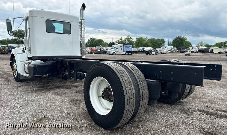 image for item EG5832 2010 Kenworth T370 truck cab and chassis