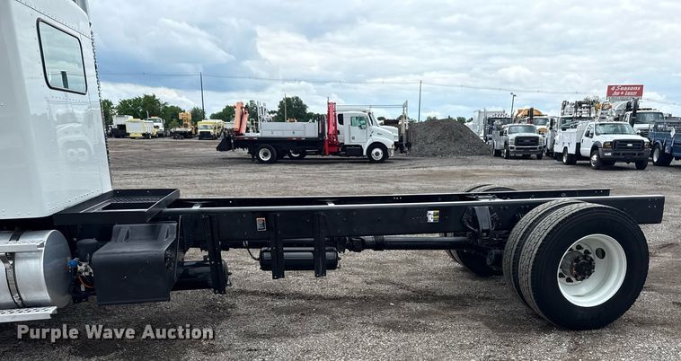 image for item EG5832 2010 Kenworth T370 truck cab and chassis