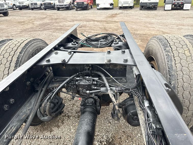 image for item EG5832 2010 Kenworth T370 truck cab and chassis