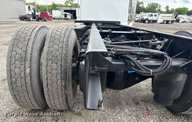 image for item EG5832 2010 Kenworth T370 truck cab and chassis