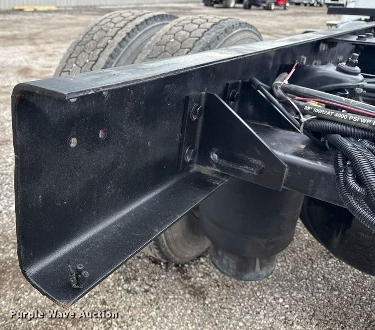 image for item EG5832 2010 Kenworth T370 truck cab and chassis