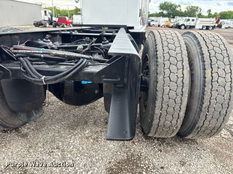 image for item EG5832 2010 Kenworth T370 truck cab and chassis