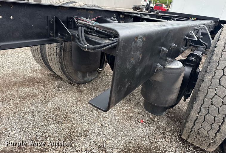 image for item EG5832 2010 Kenworth T370 truck cab and chassis