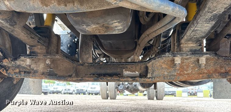 image for item EG5832 2010 Kenworth T370 truck cab and chassis