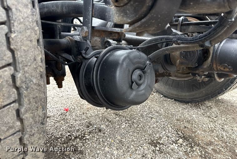 image for item EG5832 2010 Kenworth T370 truck cab and chassis