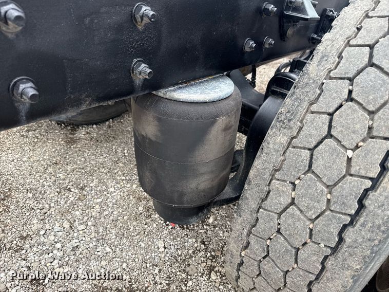 image for item EG5832 2010 Kenworth T370 truck cab and chassis