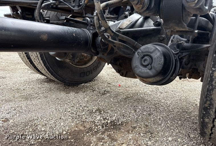 image for item EG5832 2010 Kenworth T370 truck cab and chassis