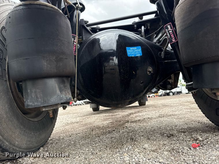 image for item EG5832 2010 Kenworth T370 truck cab and chassis