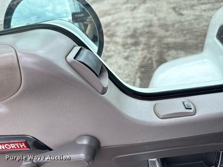 image for item EG5832 2010 Kenworth T370 truck cab and chassis