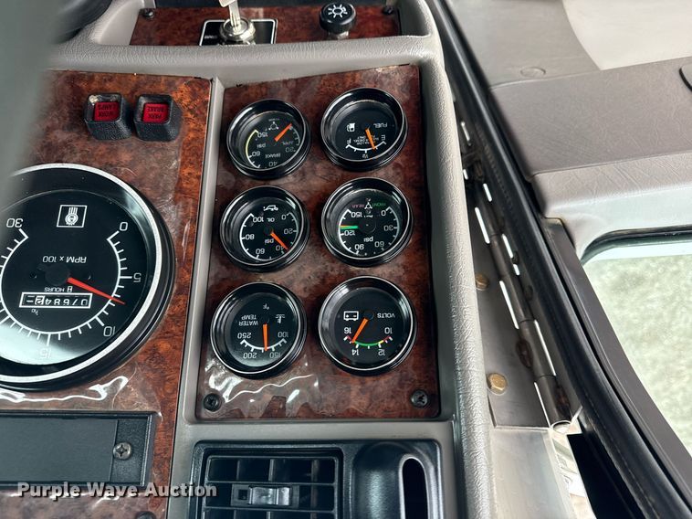 image for item EG5832 2010 Kenworth T370 truck cab and chassis