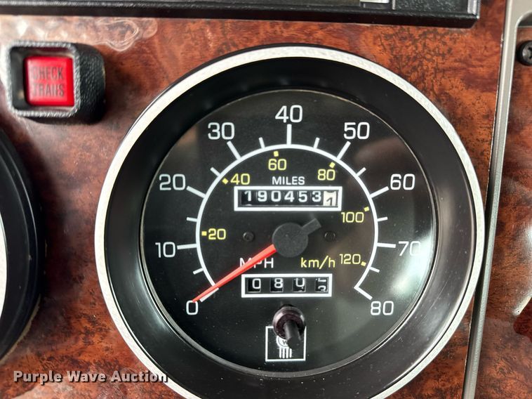 image for item EG5832 2010 Kenworth T370 truck cab and chassis