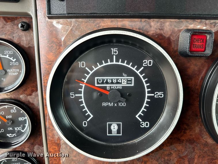 image for item EG5832 2010 Kenworth T370 truck cab and chassis