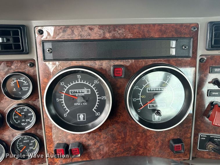 image for item EG5832 2010 Kenworth T370 truck cab and chassis