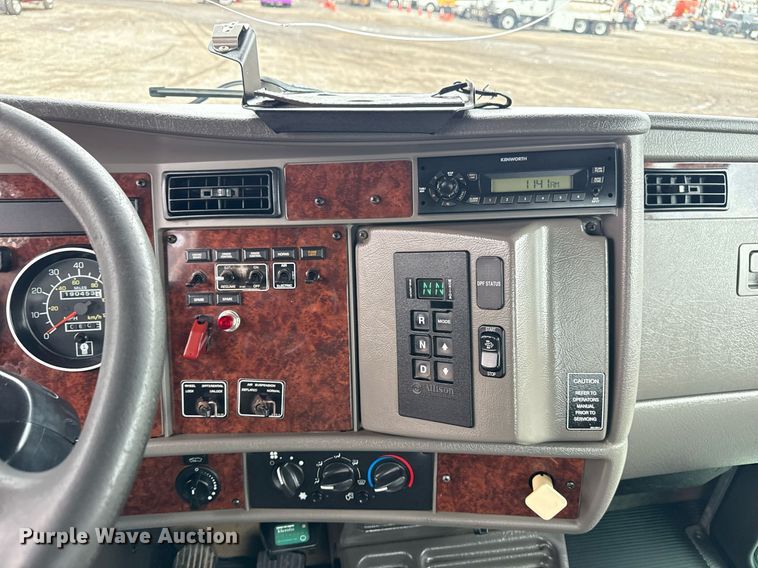 image for item EG5832 2010 Kenworth T370 truck cab and chassis