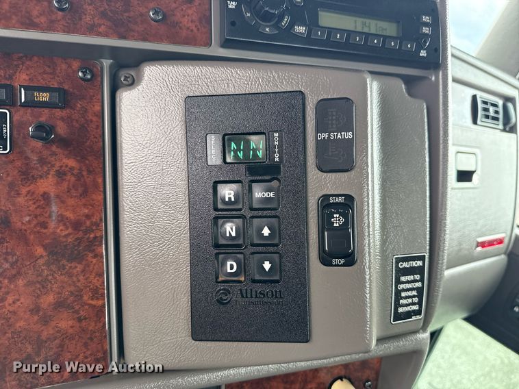 image for item EG5832 2010 Kenworth T370 truck cab and chassis