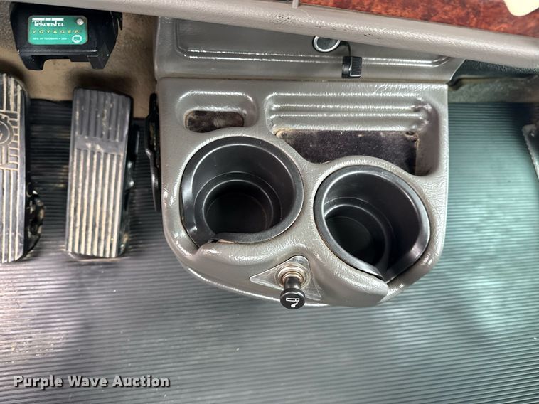 image for item EG5832 2010 Kenworth T370 truck cab and chassis