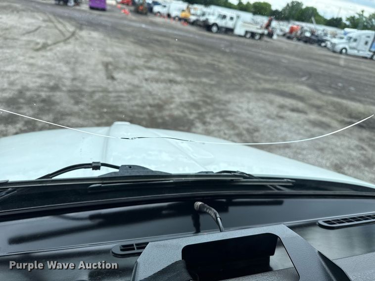 image for item EG5832 2010 Kenworth T370 truck cab and chassis