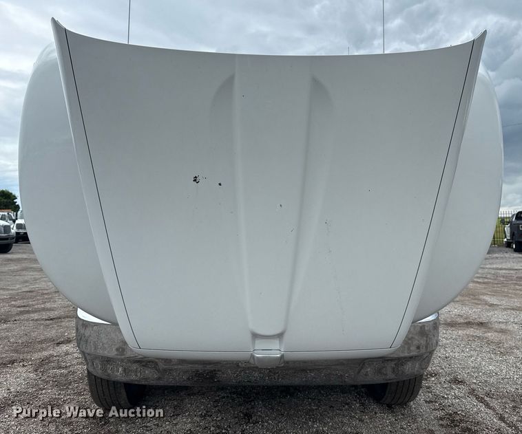 image for item EG5832 2010 Kenworth T370 truck cab and chassis