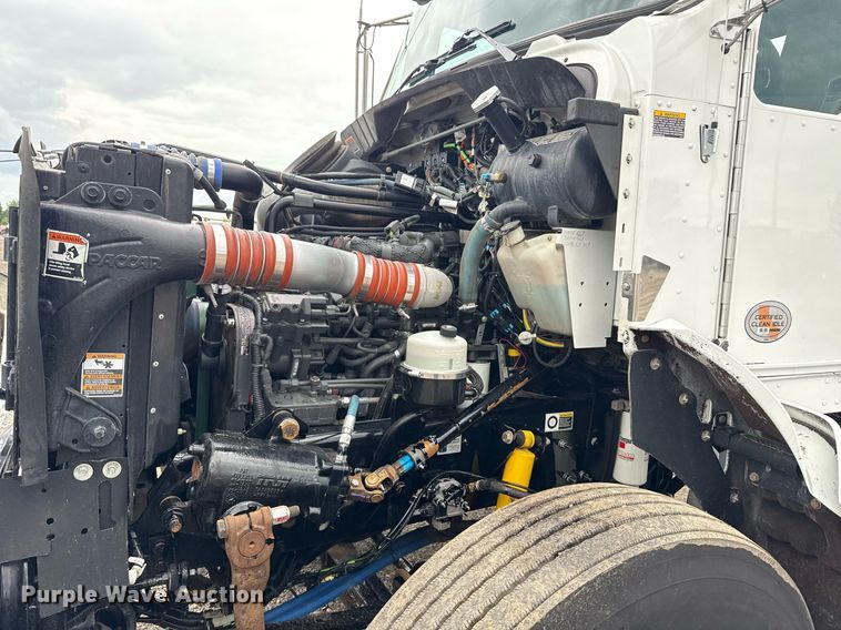 image for item EG5832 2010 Kenworth T370 truck cab and chassis