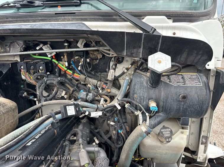 image for item EG5832 2010 Kenworth T370 truck cab and chassis