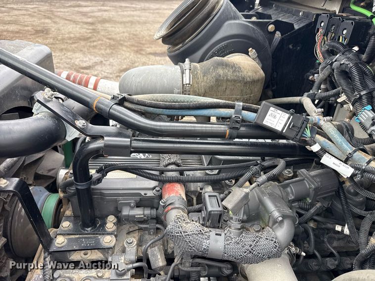 image for item EG5832 2010 Kenworth T370 truck cab and chassis