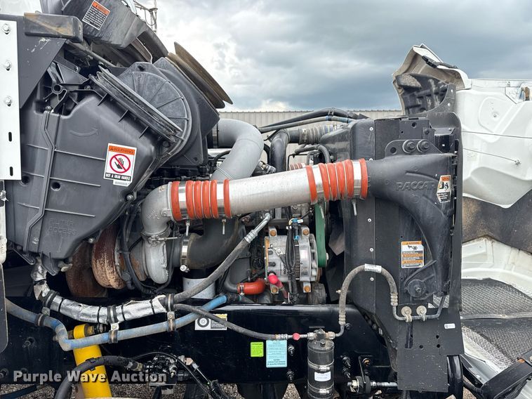 image for item EG5832 2010 Kenworth T370 truck cab and chassis