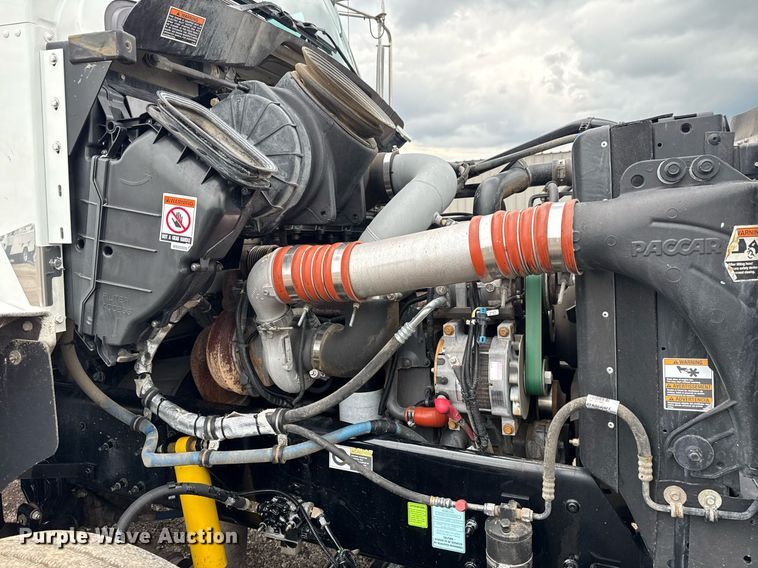 image for item EG5832 2010 Kenworth T370 truck cab and chassis