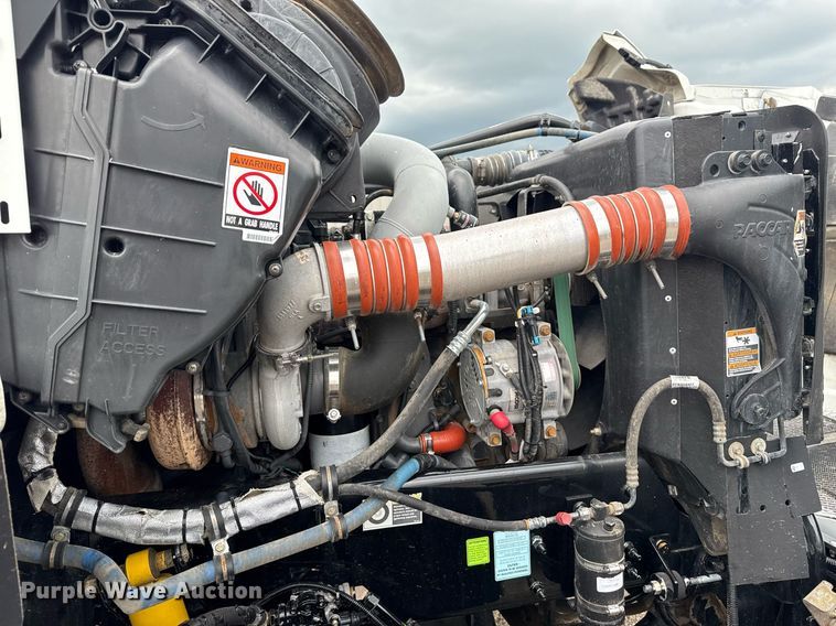 image for item EG5832 2010 Kenworth T370 truck cab and chassis