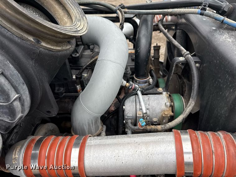 image for item EG5832 2010 Kenworth T370 truck cab and chassis