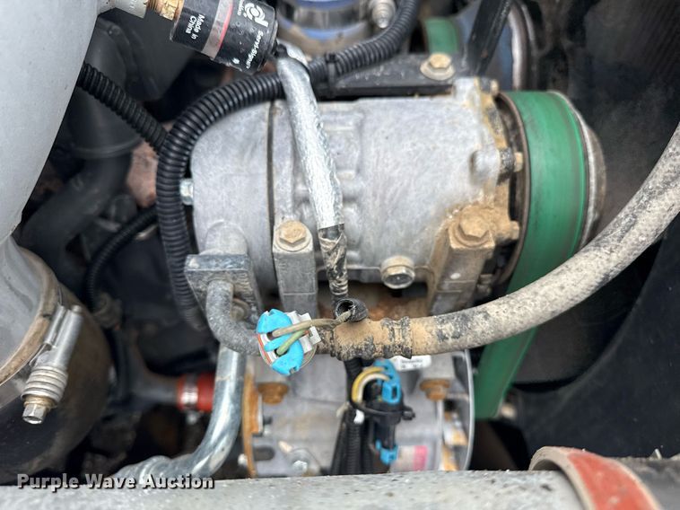 image for item EG5832 2010 Kenworth T370 truck cab and chassis