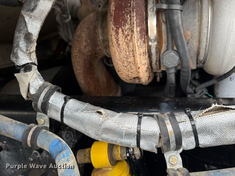 image for item EG5832 2010 Kenworth T370 truck cab and chassis