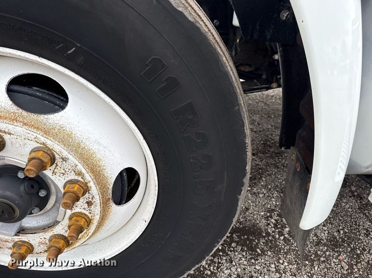 image for item EG5832 2010 Kenworth T370 truck cab and chassis