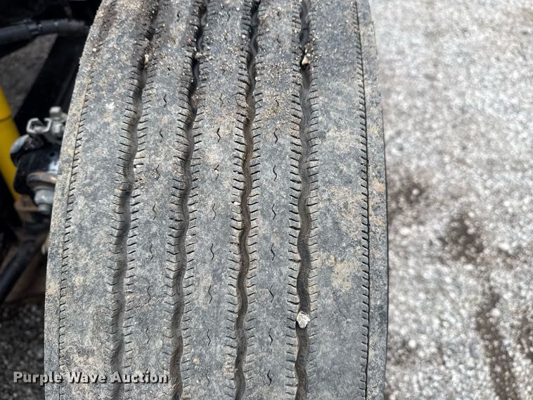 image for item EG5832 2010 Kenworth T370 truck cab and chassis