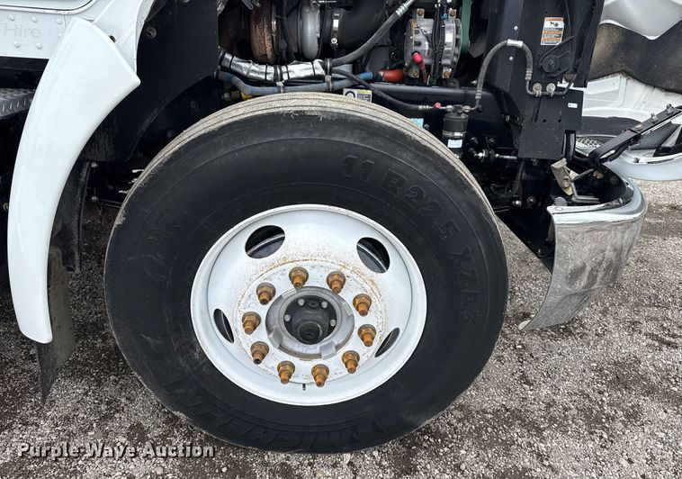 image for item EG5832 2010 Kenworth T370 truck cab and chassis