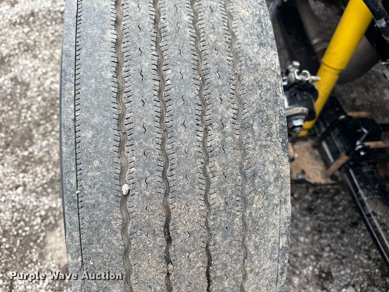 image for item EG5832 2010 Kenworth T370 truck cab and chassis