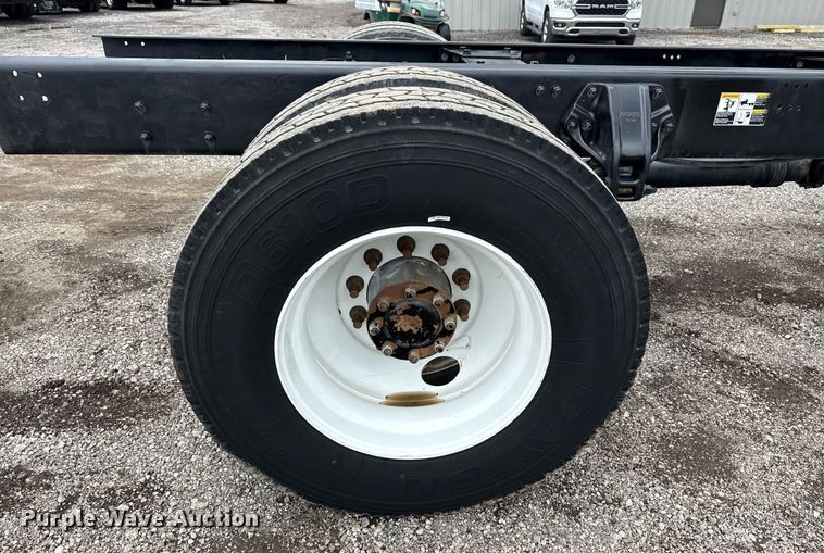 image for item EG5832 2010 Kenworth T370 truck cab and chassis