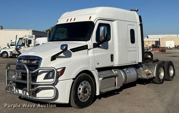 image for item EG6435 2019 Freightliner Cascadia semi truck