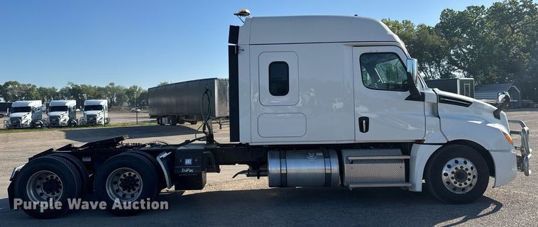image for item EG6435 2019 Freightliner Cascadia semi truck