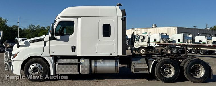 image for item EG6435 2019 Freightliner Cascadia semi truck