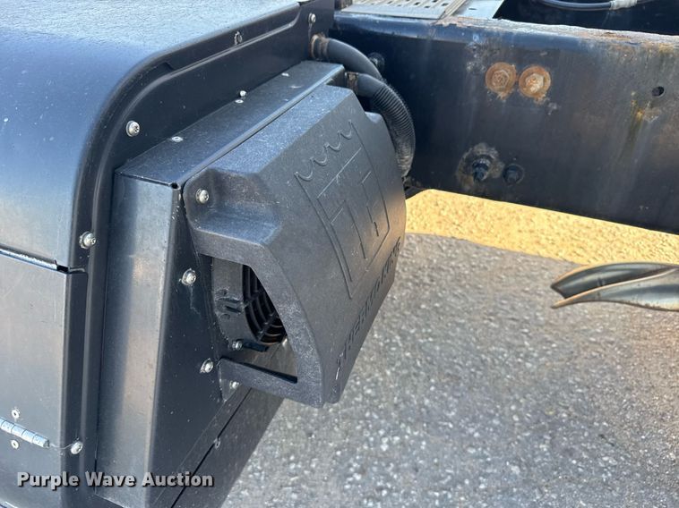 image for item EG6435 2019 Freightliner Cascadia semi truck