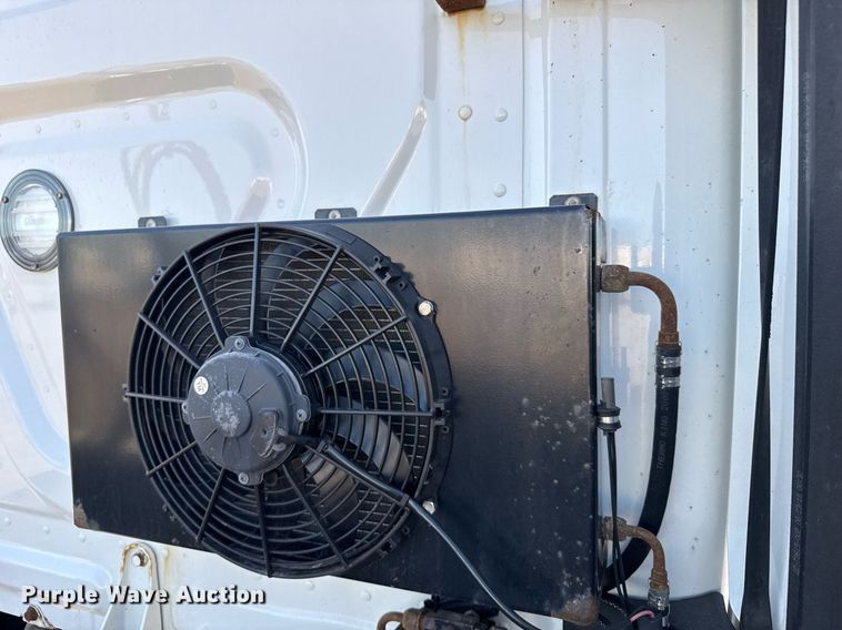 image for item EG6435 2019 Freightliner Cascadia semi truck