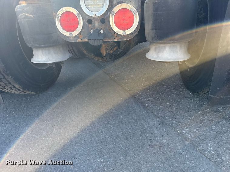 image for item EG6435 2019 Freightliner Cascadia semi truck