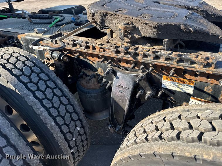 image for item EG6435 2019 Freightliner Cascadia semi truck