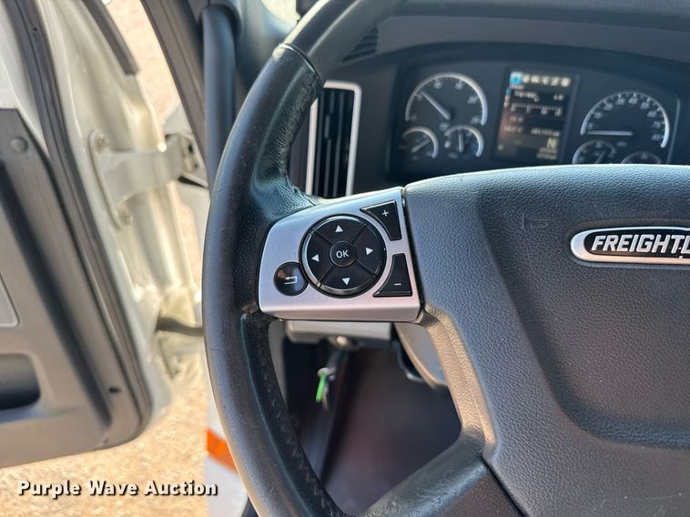 image for item EG6435 2019 Freightliner Cascadia semi truck