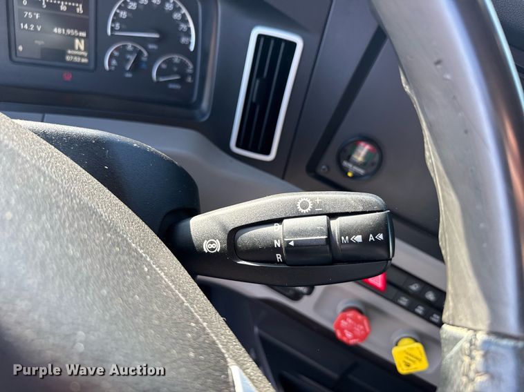 image for item EG6435 2019 Freightliner Cascadia semi truck