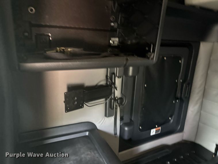 image for item EG6435 2019 Freightliner Cascadia semi truck